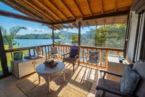 Sala con vista al Lago Calima